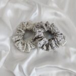 블루 플라워 스크런치